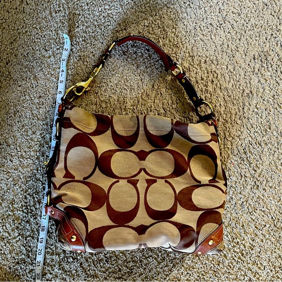 USED Authentic Coach Carly Signature HandBag
Purse Satchel - Picture 3 of 15